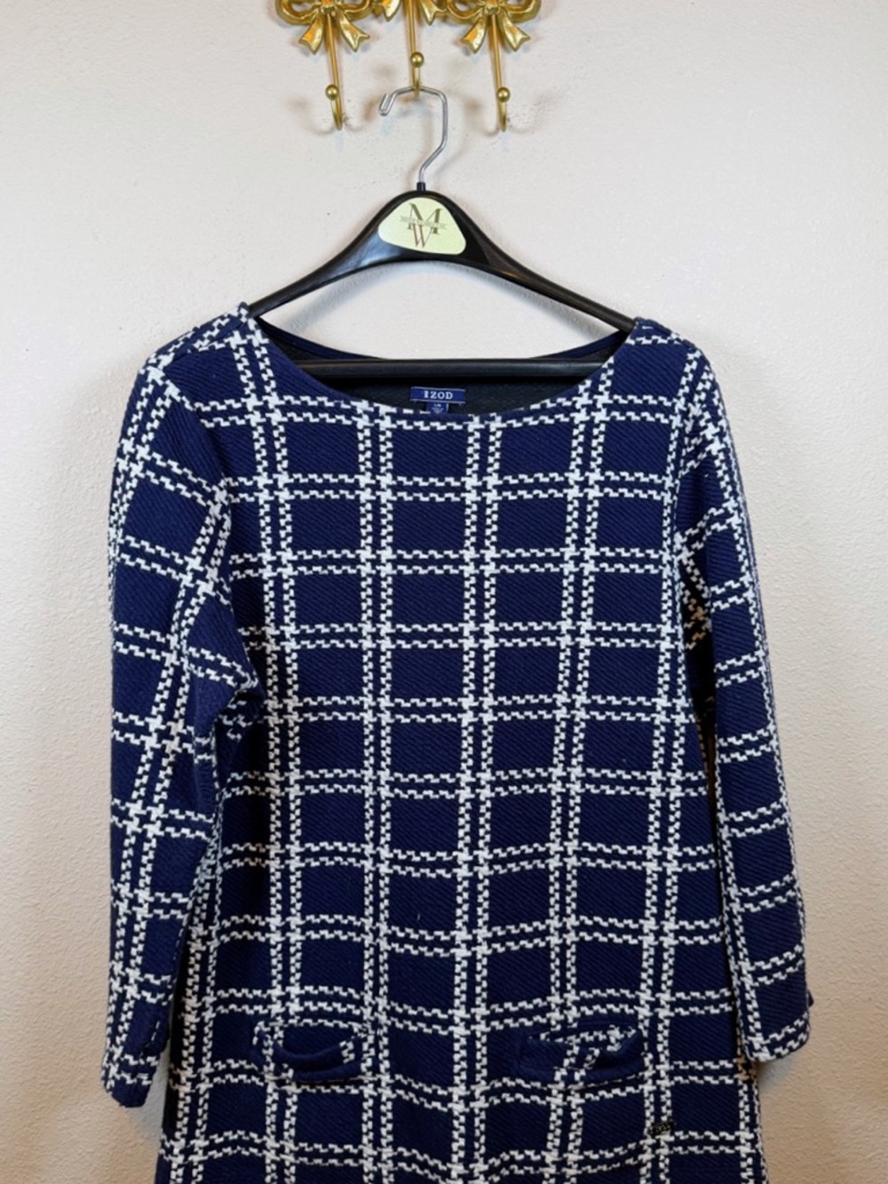 Izod Navy and White Scooped Neck Windowpane Classic Sweater. Size L